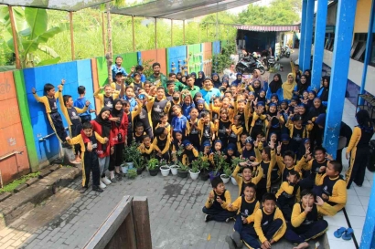 Membangun Lingkungan Indah, Hijau, Bersih dan Sehat melalui Go Green di SD Muhammadiyah 1 Gempol Bersama Mahasiswa Asistensi Mengajar Umsida