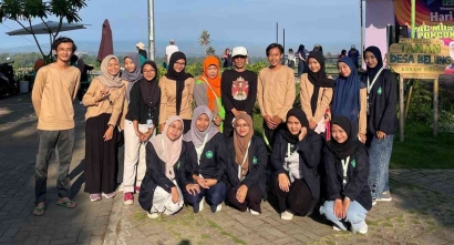 Rayakan Hari Ibu, KKM Kelompok 71 Berkolaborasi dengan Ibu-Ibu Muslimat Desa Belung