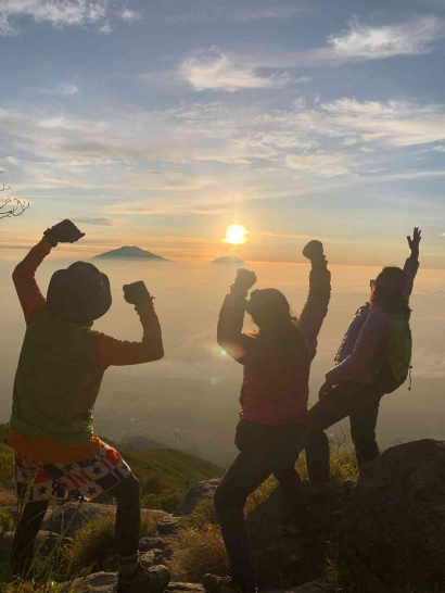 Gunung Sumbing (3): Teman Se-frekuensi dalam Perjalanan