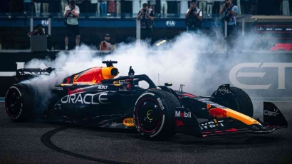 F1: Sambut 2024 Verstappen Terharu Berpisah Dengan Mobil F1 RB19