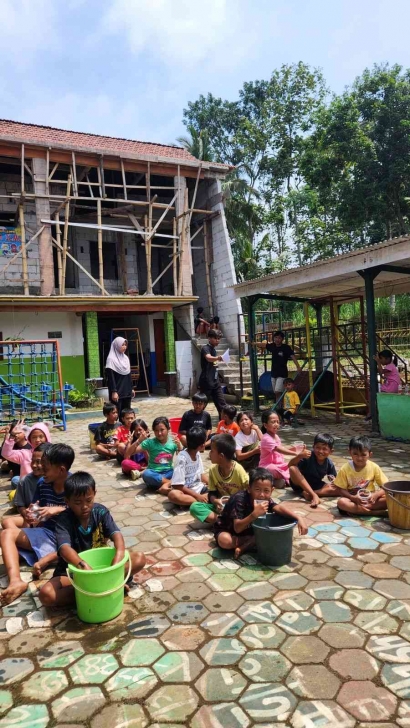 Meriahnya Pergantian Tahun Baru 2024: KKM Kelompok 37 Rayakan Bersama Warga Dusun Mangunrejo