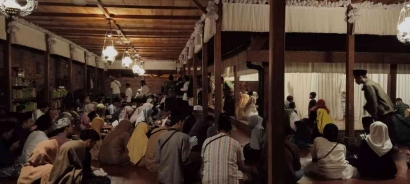Masjid Menara Kudus Ramai Pengunjung Saat Libur Panjang Menjelang Tahun Baru