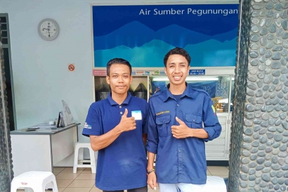 Kunjungan Kelompok 9 ke UMKM Isi Ulang Air Minum Biru Cabang  Kompol Bambang Suprapto