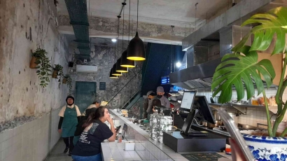 Inspirasi Baru: Uniknya Uma Oma Cafe Gandeng Lansia
