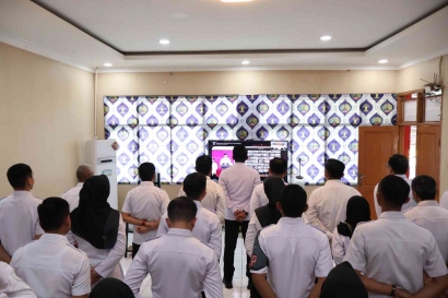 Petugas Lapas Sukabumi Ikuti Apel Awal Tahun 2024 bersama Menteri Hukum dan HAM Secara Virtual