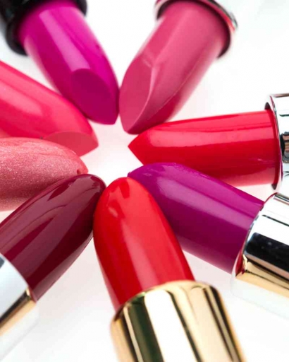 Revealing the Secrets of Lipstick: How Lipstick Produces Color on The Lips and The Dangers of the Red Dye Rhodamine B