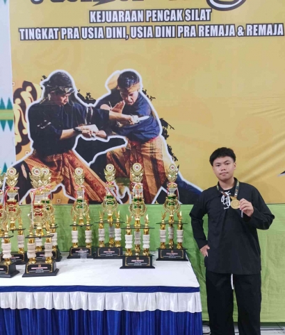 Murid SMP Islam Al Azhar 38 Wonosari Sabet Juara 1 Medali Emas di Kejuaraan Pencak Silat Piala Raja DIY