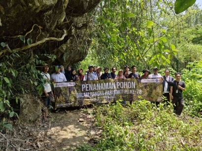 Penanaman 4000 Bibit Pohon dalam Rangka Hari Lahir PU ke-78 oleh PU SDA Kabupaten Malang dan KKM Kelompok 11 dan 12 di Desa Selorejo, Dau