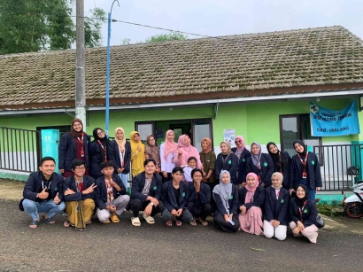 Mahasiswa KKM Kelompok 48 dan 49 UIN Malang Lakukan Penyuluhan Stunting dan DAGUSIBU Obat di Posyadu