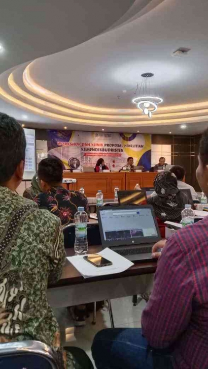 UDB Surakarata Selenggarakan Workshop dan Klinik Proposal Penelitian Kemendikbudristek