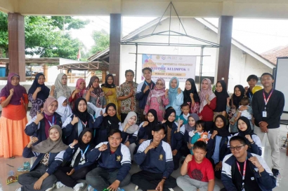 Mahasiswa KKN Tematik UNIKAL Mengadakan Sosialisasi Izin P-IRT Produk Pangan UMKM Desa Kalijambe