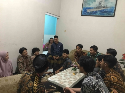Mempererat Tali Silaturrahmi: Kunjungan Mahasiswa KKM UIN Malang ke Tokoh Masyarakat