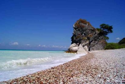 Menelisik Keindahan Pantai Kolbano sebagai Salah Satu Potensi Wisata Bahari di Soe (Timor Tengah Selatan)