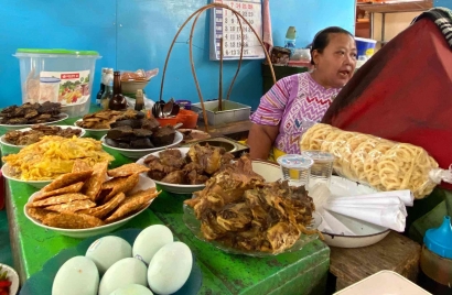 Menikmati Soto Daging dan Jajanan Tradisional di Pasar Kawak Madiun