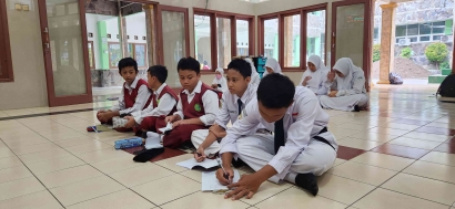 Kegiatan "Ilqo' Mufrodat" Sekolah Al-Hikmah Indonesia