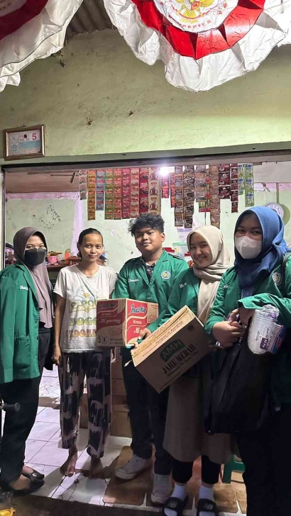 Mahasiswa PGSD Uhamka Bantu Berdayakan Keluarga Dhuafa di Tanah Merdeka Jakarta Timur