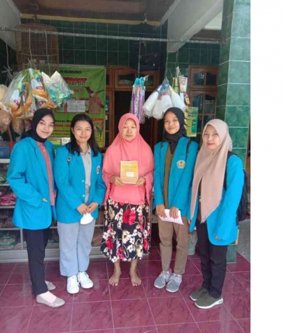 Dosen dan Mahasiswa Manajemen Pajak Universitas PGRI Madiun Sosialisasikan Pajak UMKM untuk Pengembangan Usaha di Madiun