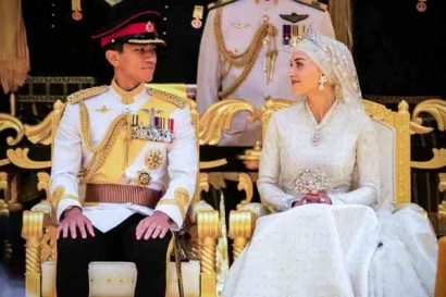 Esensi Utama Gaun Pernikahan Anisha Rosnah dan Pangeran Mateen