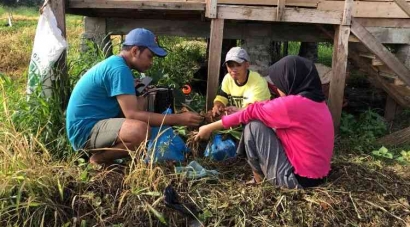 Mengakar Sehat di Desa Cihideung Udik: Jejak Penanaman Tanaman Obat Keluarga Mahasiswa KKN IPB untuk Kesejahteraan Bersama