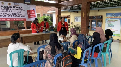 Mahasiswa UNTAG Surabaya Memberikan Pelatihan Pembuatan Sabun Cair dari Buah Lerak kepada Kelompok PKK di Desa Gondang,  Mojokerto