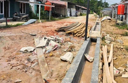 Komitmen Pengelola BTN Mutiara Bantu Warga Buatkan Drainase Minimalisir Banjir di Baruga