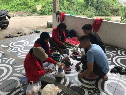 Mahasiswa Untag Surabaya Menciptakan Inovasi Chili Oil, Sambal Bawang dan Cabe Garam dalam Pengabdian Masyarakat di Desa Wonoploso Dusun Pandansari