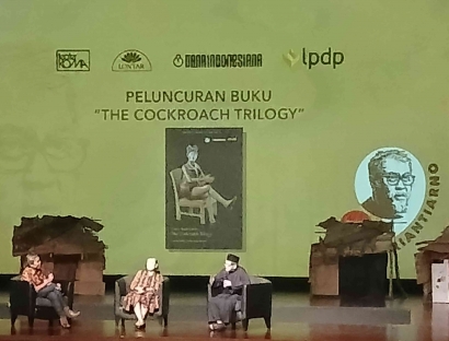 1 Tahun N. Riantiarno: Peluncuran Buku "The Cockroach Trylogy", Menulis, dan Menulis, ...