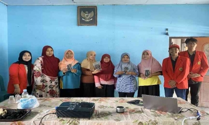 Mahasiswa Kkn Untag Surabaya Memanfaatkan Limbah Jagung Menjadi Arang Briket Yang Memiliki Nilai Guna