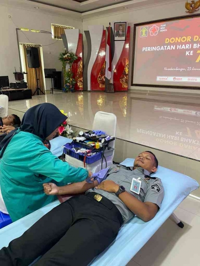 Peduli Kemanusiaan, Petugas Lapas Besi Ikuti Kegiatan Donor Darah Peringati HBI ke-74