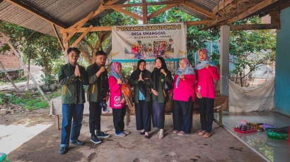 Kolaborasi KKN UNISNU XVI dan Masyarakat Desa Sinanggul dalam Kegiatan Imunisasi Polio Untuk Anak Usia Dini