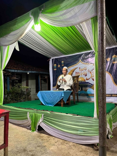 Isra Miraj di Desa Kutamaneuh Karawang: Berkah Kerja Sama Mahasiswa KKN Universitas Singaperbangsa Karawang