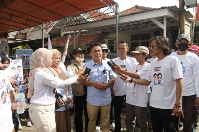 Suherman Caleg DPRD Kota Tangerang Melaksanakan Jalan Jalin Bagi-Bagi 1000 Botol Tumbler dan 2000 Susu Secara Gratis di Kelurahan Panunggangan