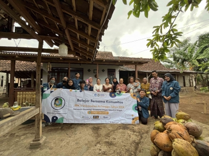 Pemanfaatan Kelapa Menjadi Virgin Coconut Oil (VCO) di Dusun Dukuh, Desa Glagah: Inovasi Mahasiswa BBK-3 UNAIR untuk Kesejahteraan Masyarakat