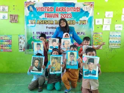 Antusias KB Bunga Bangsa Dusun Wijil dalam Kegiatan Bela Negara Berupa Pembelajaran dan Penyusunan Gambar Puzzle Pahlawan