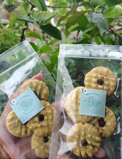 Mora Cookies: Inovasi Cookies Daun Kelor Kelompok KKM 25 UIN Maulana Malik Ibrahim Malang dalam Upaya Pencegahan Stunting di Desa Jabung