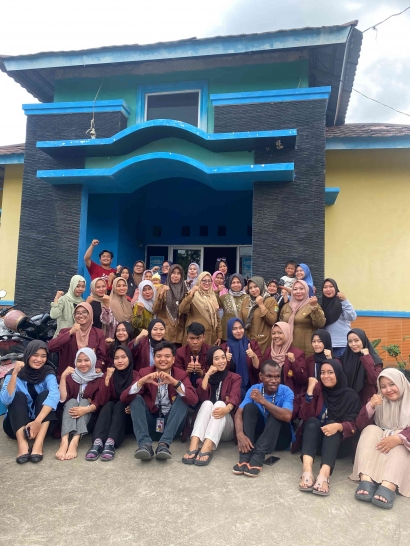 Mahasiswa KKN Desa Karyamulya Bekerja Sama Mengadakan Penyuluhan Program KB Bersama SATPEL PPKB Batujaya