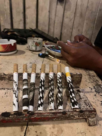 Nyethe, Melukis Pertemanan dalam Sebatang Rokok