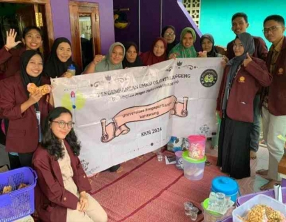 Mahasiswa KKN UNSIKA Mengajak UMKM di Desa Cintalanggeng Agar Beradaptasi dengan Digital