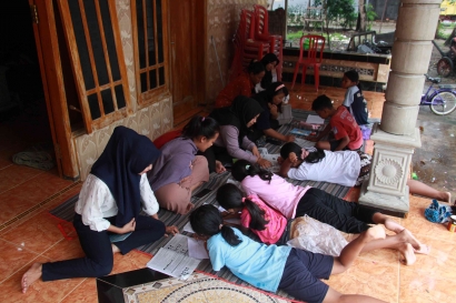 Tingkatkan Minat Belajar, Mahasiswa KKN-T Kelompok 42 Universitas PGRI Madiun Gelar Bimbingan Belajar untuk Anak-anak Dusun Karangkepuh Desa Ngraket