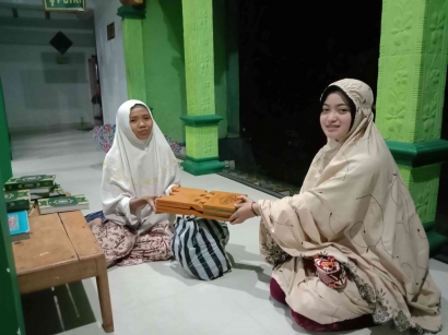 Peduli, Mahasiswa KKN-T Kelompok 42 Universitas PGRI Madiun Lengkapi Fasilitas Mushola Nurul Hidayah di Dusun Karangkepuh