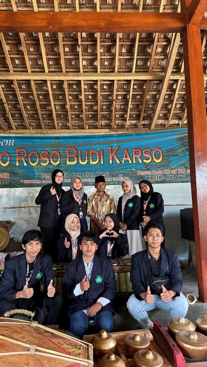 Kunjungan ke Tempat Produksi Gamelan Cipto Roso Budi Karso oleh Kelompok KKM Kilosfer-211 dalam Upaya Merevitalisasi Warisan Budaya Lokal