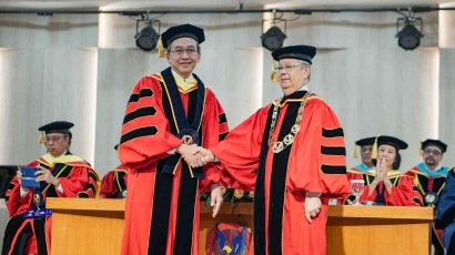 Dikukuhkan Sebagai Guru Besar UPH, Prof. Hendri Putra Uranus Dorong Penelitan dan Pengembangan Ilmu Fotonika dan Elektronika