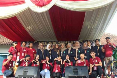 Kelompok KKM 196 UIN Malang Membantu dan Ikut Serta Dalam Acara Anniversary Karang Taruna RT 02 Dengan Mengadakan Jalan Sehat