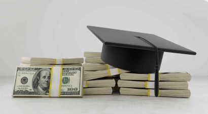 Lebih Baik Perhatikan Biaya Kuliah Terjangkau, daripada Pikirkan Jumlah Lulusan S2 S3