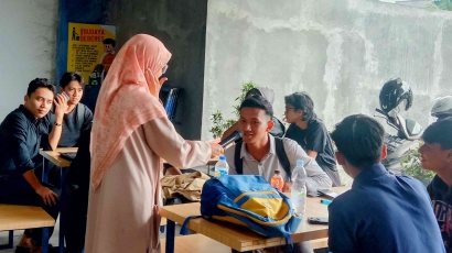 Mahasiswa Bioteknologi UM Bandung Lakukan Sosialisasi dan Diskusi Kampus Sehat Tanpa Asap Rokok