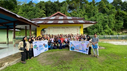 Mahasiswa Akuntansi Universitas PGRI Madiun Melaksanakan Kontribusi Sosial di SMP Negeri 4 Raja Ampat