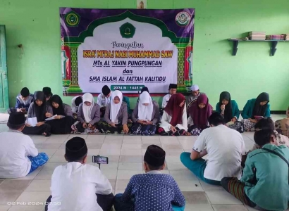 MTs Al Yakin dan SMA Islam Al Fattah Peringati Isra Mi'raj
