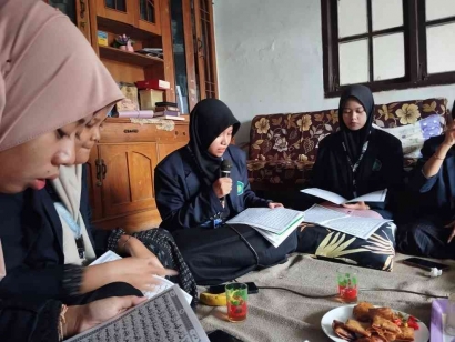 Keterlibatan Kelompok 180 dalam Kegiatan Khotmil Qur'an di Rumah Warga Tumpukrenteng