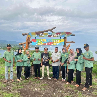 Menanam Harapan di Bukit Kayangan, Desa Labuhan Lombok, KKN PMD-UNRAM bersama Pokdarwis dan Karang Taruna untuk Konservasi Lingkungan