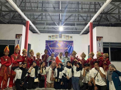Pesta Voli dan Keindahan Pertunjukan Seni Menyatu di Desa Trans Tanjungan: Mahasiswa KKN - PLP Unila 2024 Memperkokoh Solidaritas Desa.